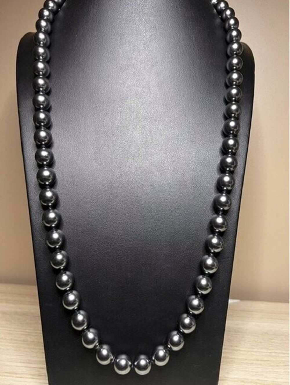 B6901 VTG JOAN RIVERS Gray/Blue Hand Knotted 28” Faux Pearl Glass Bead necklace